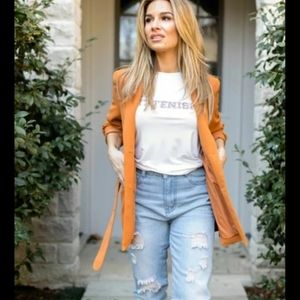 Kittenish leopard logo tee